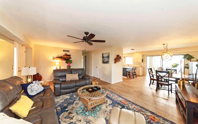 Jamaica Royale - 302 - 2 Br Condo