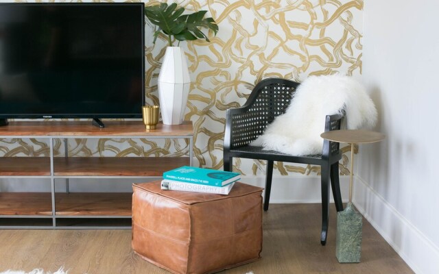 Chic Gaslamp Quarter Suites by Sonder
