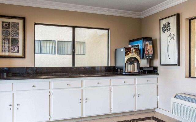 Rodeway Inn & Suites LAX