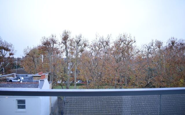 Modern 1 Bedroom Flat in Chelsea With Balcony
