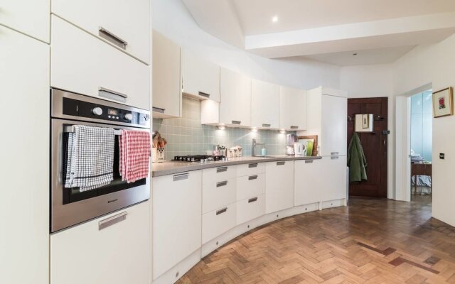 Catching Unique 1 Bedroom Apartment