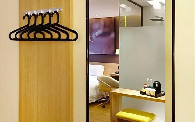 7 Days Premium (Peking Union Medical College Hospital Chaoyangmen Dongsi Subway Station)