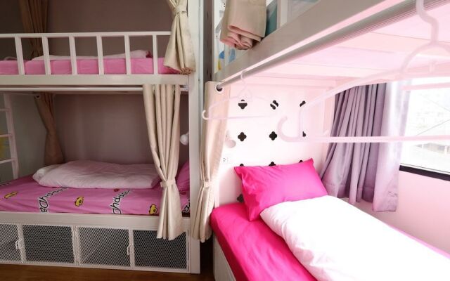 Seatz station Hostel Female only