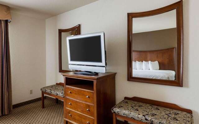 Quality Suites Huntsville Near University