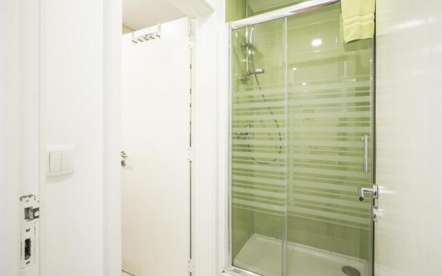 LV Premier Chiado CH8 Comfortable AC Elevator