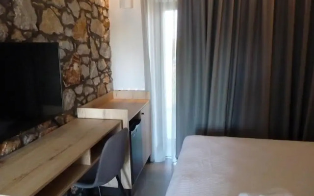 Comfort Suites and Rooms
