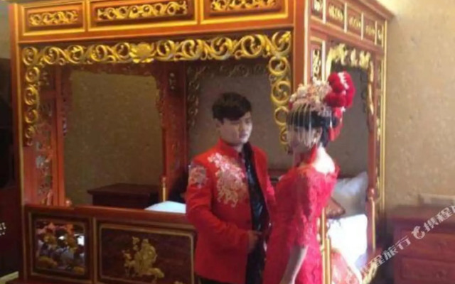 Maitreya Sanlong Hotel (Huquan Hot Spring Ecological Park Honghe Water Town Branch)