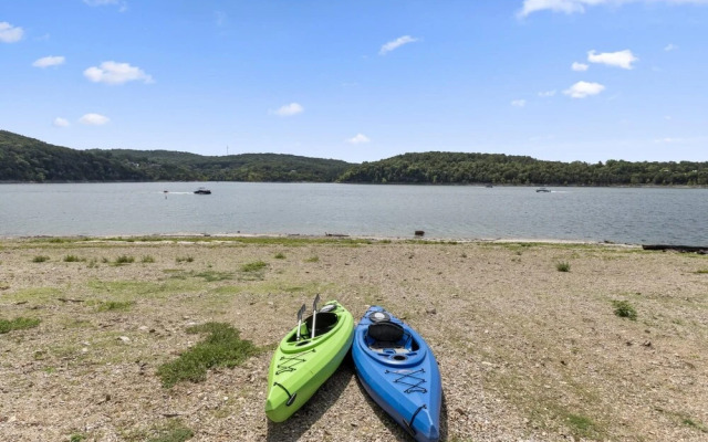 Deluxe 2 Bedroom Villa Lake View