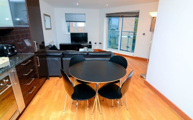 Modern 2 Bed Apartment In London Rgb 65388