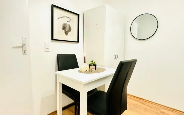 5BR Apartment for 10 Near Alterlaa