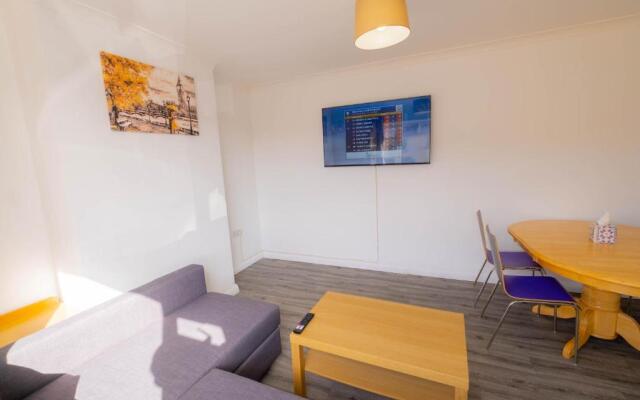 Spring House with Private Parking