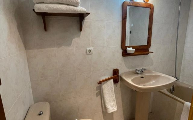 Atico en Biescas con Piscina, Tenis y Barbacoa