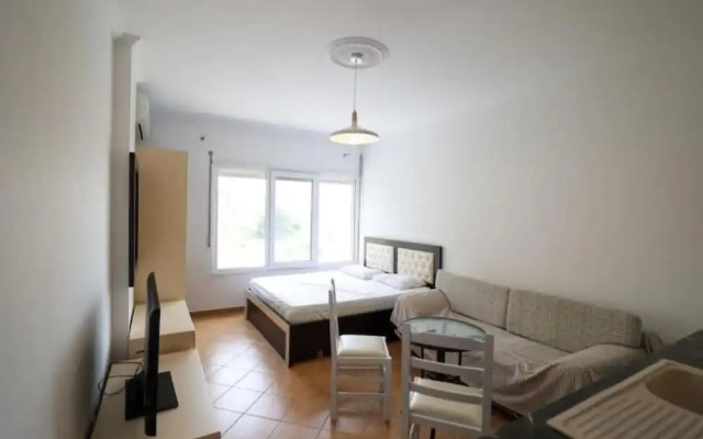 Tirent Apartment-Beachfront Studio at Shkembi i Kavajes