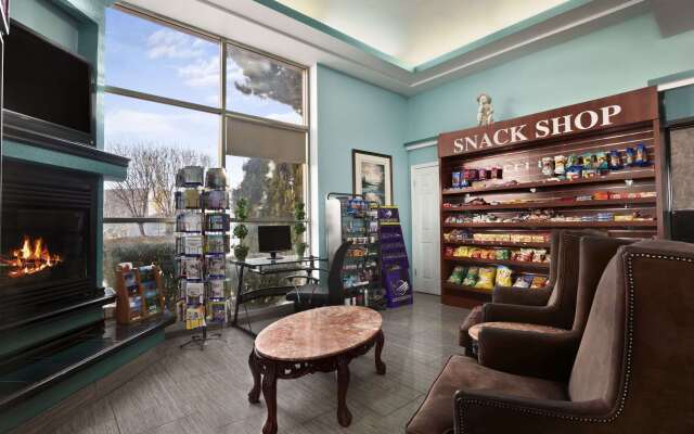 Super 8 by Wyndham Conference Center NAU/Downtown