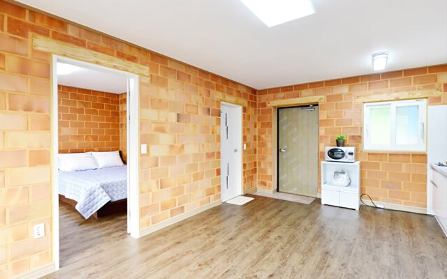 Sancheong Skylight Lake Pension