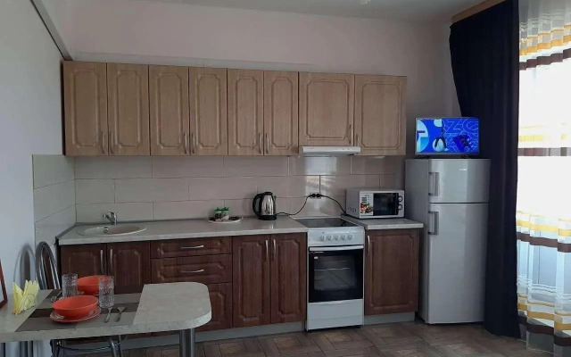 Gold Apart (Gold Apart) on the University Embankment 46