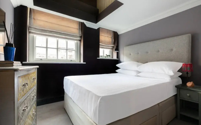 Chelsea Embankment III by Onefinestay