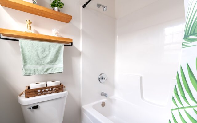 NEW Luxe Pet Friendly Free Parking Downtown