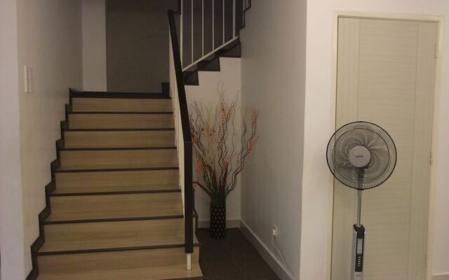 iBook 1 - Luxury Holiday Homestay