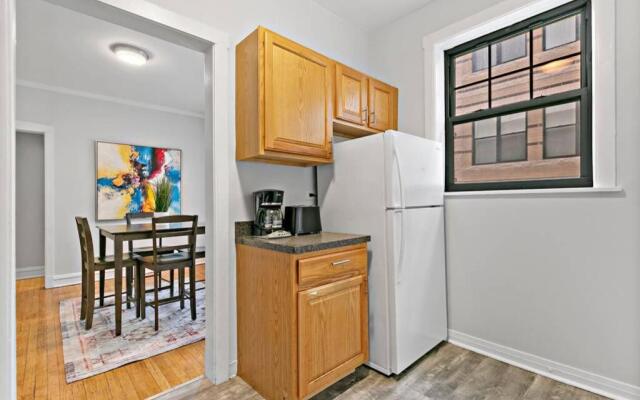 Great Price & Top Location, Comfy 1BR Apt for 4