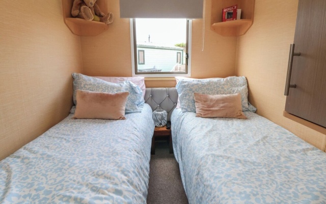 Caravan 596