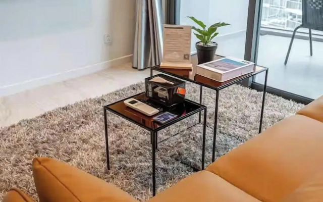 Metropole Luxury Riverside Apartment