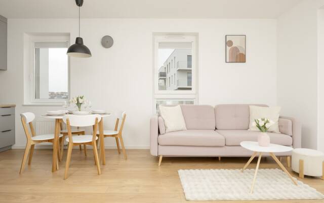 Apartment With Desk in Gdansk by Renters