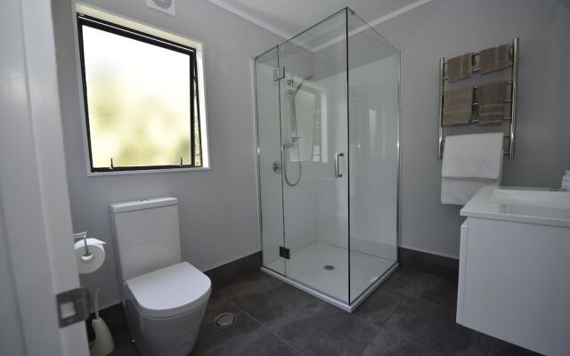 Bk's Palm Court Motor Lodge