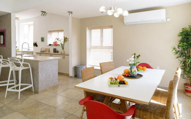 Penthouse & Terrace near Hilton by FeelHome