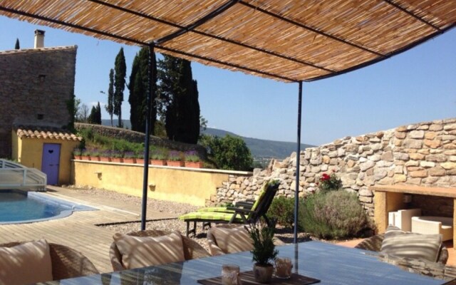 Spacious Villa With Private Swimming Pool in Marseillette