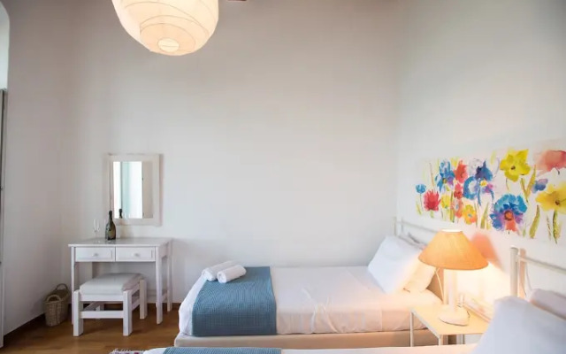 Mykonos Old Harbor Suite