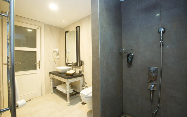 Dedeminn Marina Hotel