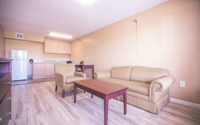 The Crossroads Hotel & Suites