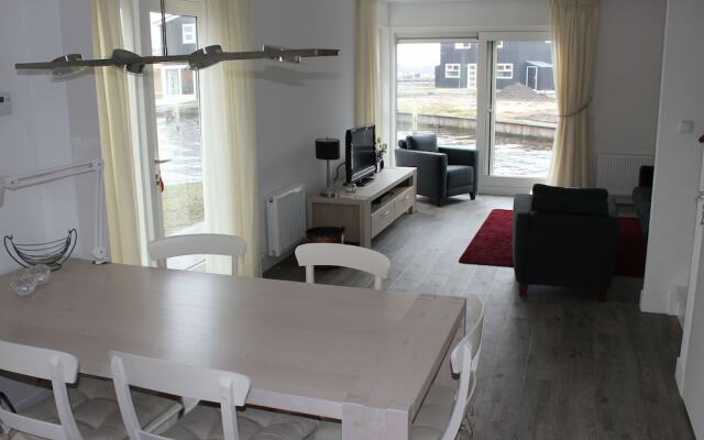 Comfortable Villa With Combi-microwave, Near Terherne