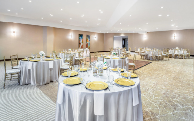 Crowne Plaza Los Angeles Harbor Hotel by IHG