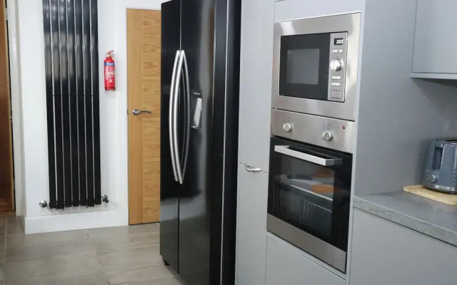 Tranent Bridge House - 6 Bedroom Retreat