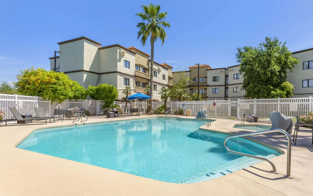 Windmill Suites Surprise - Phoenix, an Ascend Collection Hotel