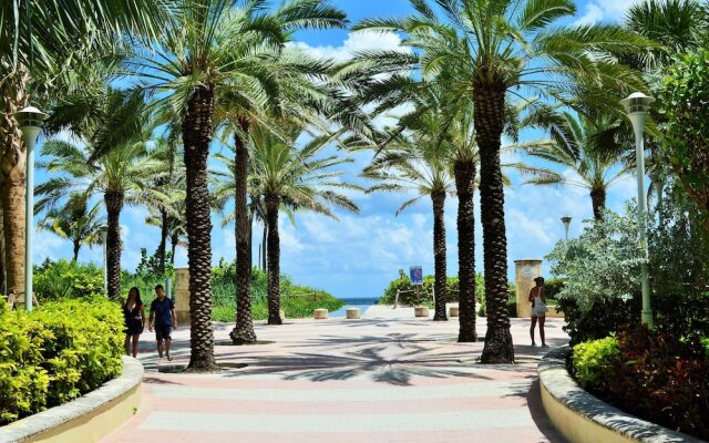 Penthouse De Soleil South Beach - On Ocean Drive Miami Beach Studio Bedroom Condo by RedAwning