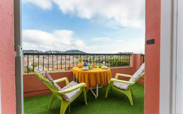 LE DAVID : *Jolie T2* Terrasse, parking et piscine.