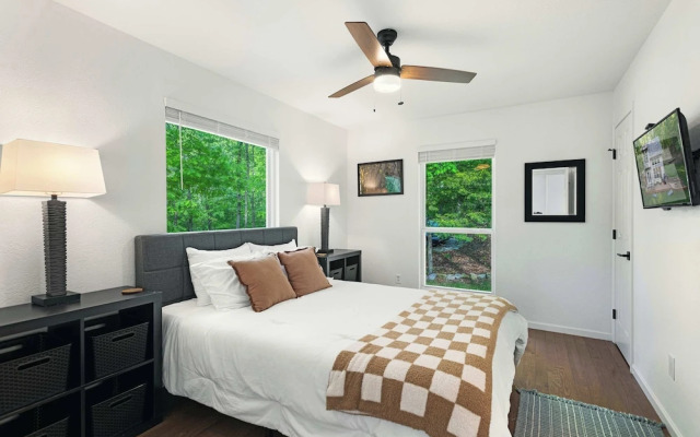 Treehouse LOZ Seclusion for 6!