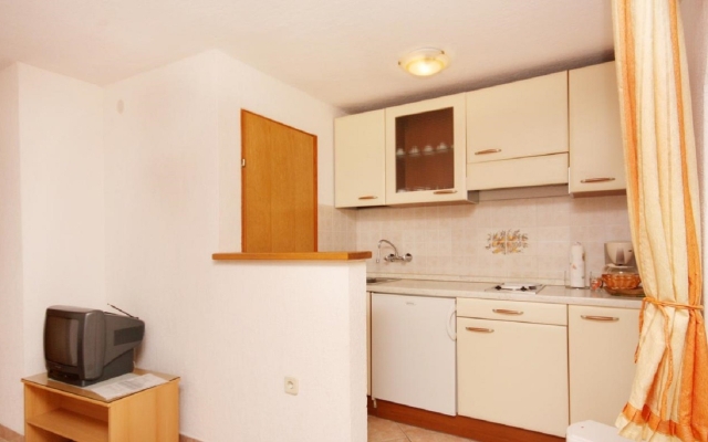 Apartment Luka - with parking; A1 Vrbnik, Island Krk