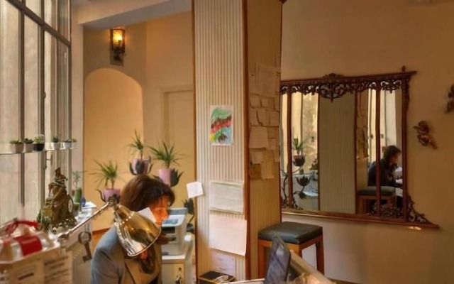 B&B Madam Upstairs