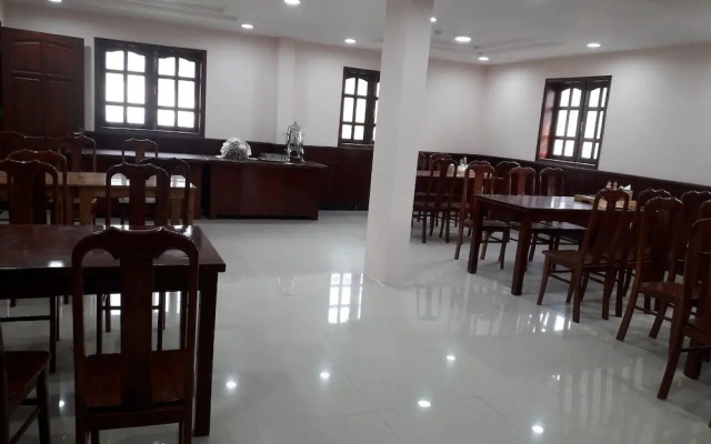 Con Dao Tan Son Nhat Hotel
