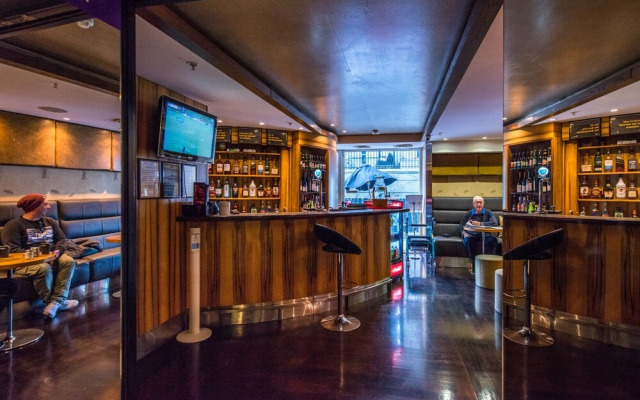 JHT - 1 BRM UoA Albert Park Balcony