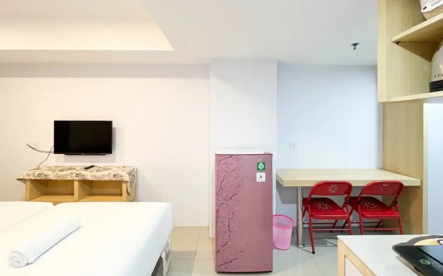 Homey And Cozy Studio At De Prima Apartment