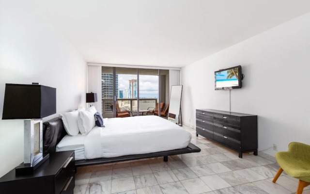 3 Bedroom Condo With Stunning Balcony View
