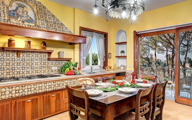 El Royale Suites Sorrento - Gold