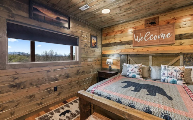 Mountain Retreat w/ Hot Tub & Games! Sleeps 10!
