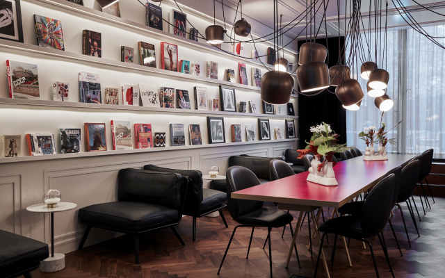 Roomers Munich, Autograph Collection