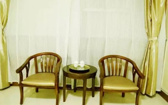 Tianzhong Business Hotel (Zhumadian Railway Station)